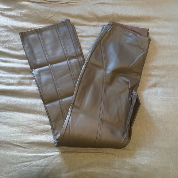 ASOS DESIGN low rise leather look seamed flare in chocolate - Picture 5 of 7